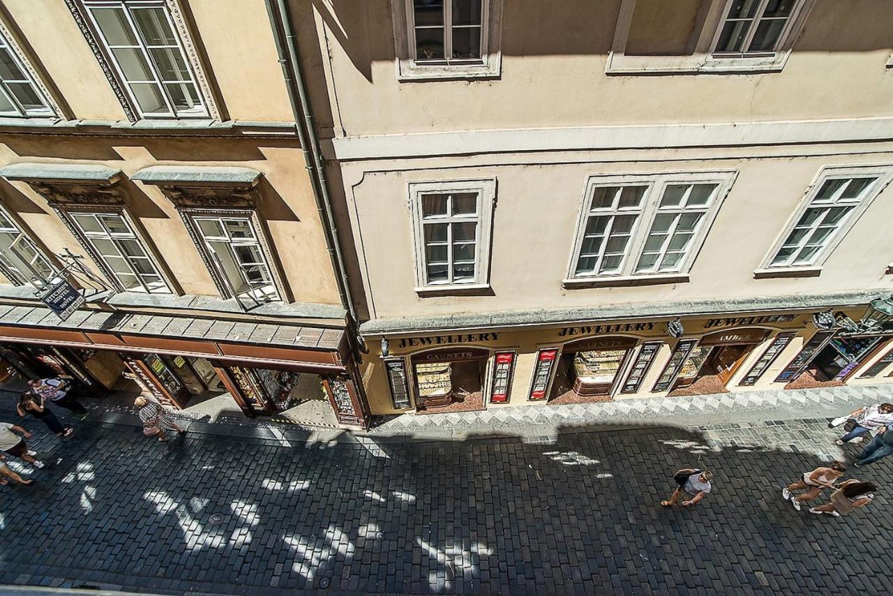 Newly Renovated 1-Bed Apartment At Charles Bridge, Prague