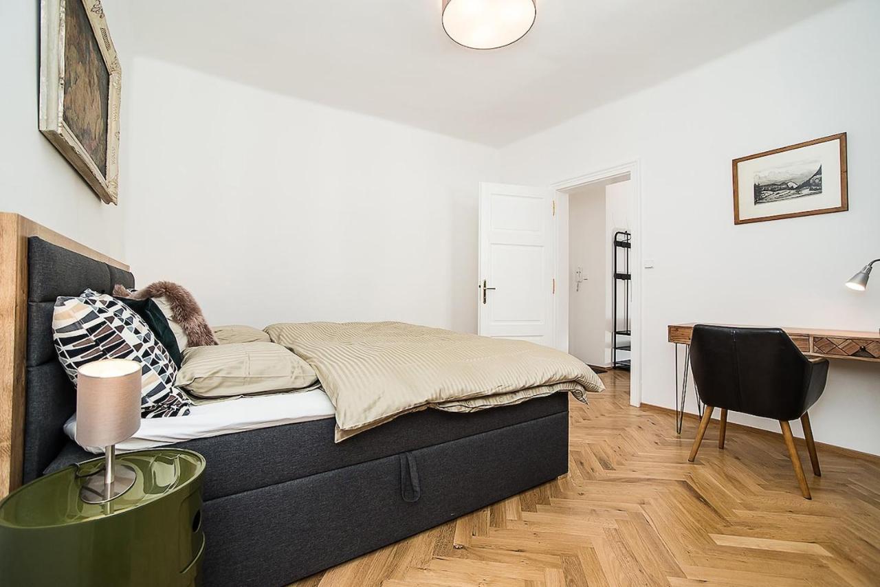 Newly Renovated 1-Bed Apartment At Charles Bridge — Photos 3